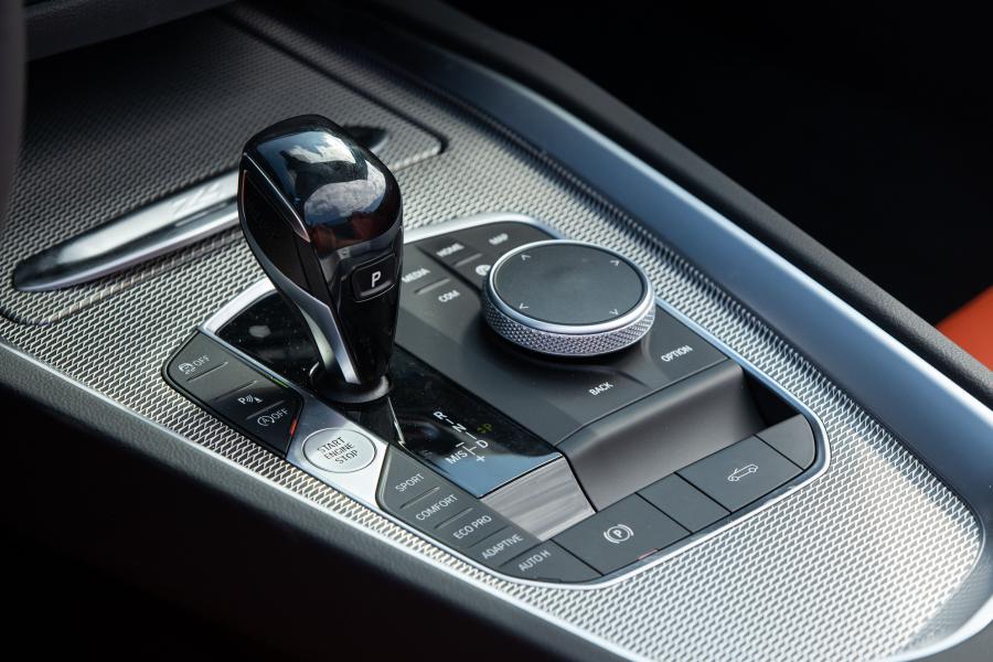 Детали интерьера BMW Z4 M40i (G29) 2019 года  (NA) (фото 17 из 20)